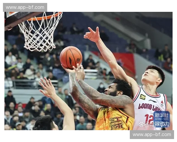 篮球焦点对决：速度、智慧与装备的终极碰撞